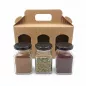 Preview: Geschenkbox mit Tragegriff und drei Bogenfenstern, Inhalt: Baharat, grüner Kardamom und Sumach von Charaf Gewürze Berlin