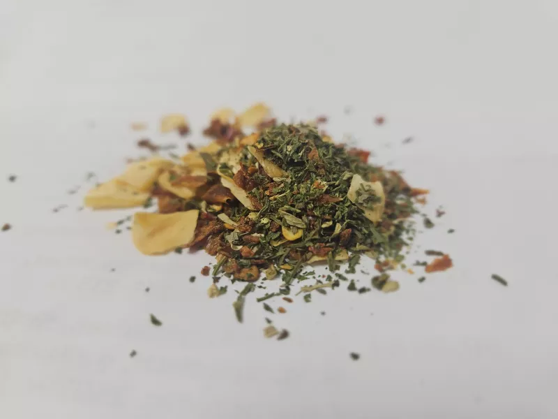 Aglio Olio Gewürzzubereitung – rote-grüne Gewürzmischung mit Knoblauch, Paprika, Petersilie, Chillies, Oregano & Basilikum für schnelles, würziges Spaghetti Aglio e Olio