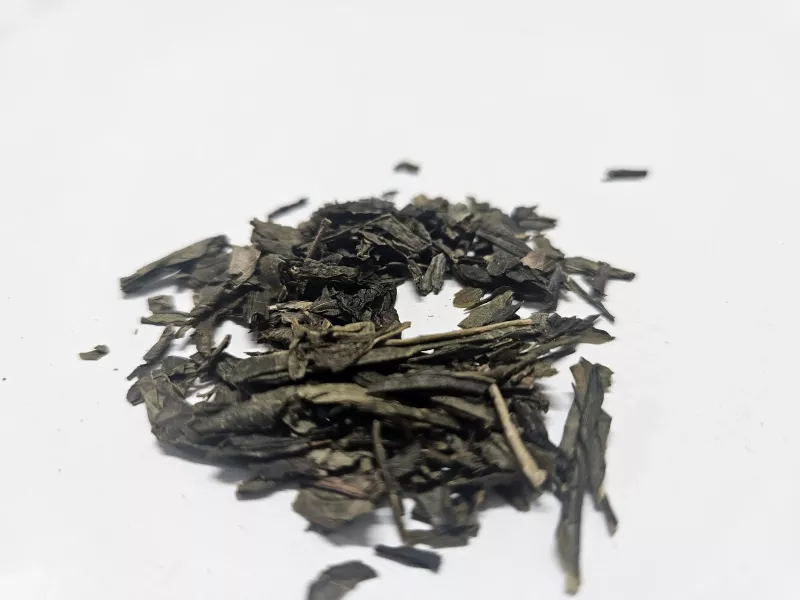 Aromatisierter Grüner Tee mit Vanille Aroma – loser Grüntee mit Vanillestücken und cremigem Vanillearoma für eine milde, sanft-süße Tasse Tee