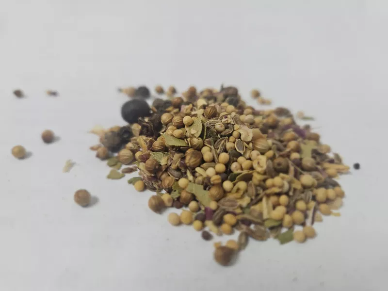 Preview: Kochfischgewürz – grün-braune Gewürzmischung mit Dill, Senf, Pfeffer, Nelken & Wacholder für aromatischen Fischsud und zarten Fisch