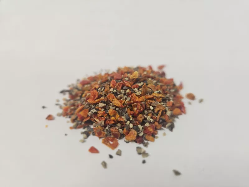Paprikapfeffer – rote-schwarze Gewürzmischung aus Pfeffer schwarz und Paprika für würzig-fruchtigen Geschmack und goldrote Farbe