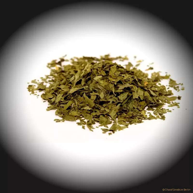 Basilikum gerebelt 50 g – Charaf Gewürze Berlin