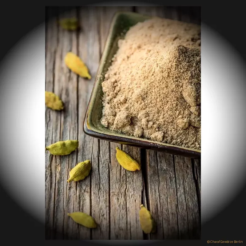 Preview: Kardamom ganz oder gemahlen – grüne Kardamomkapseln und feines Pulver mit edlem, warm-süßem Aroma