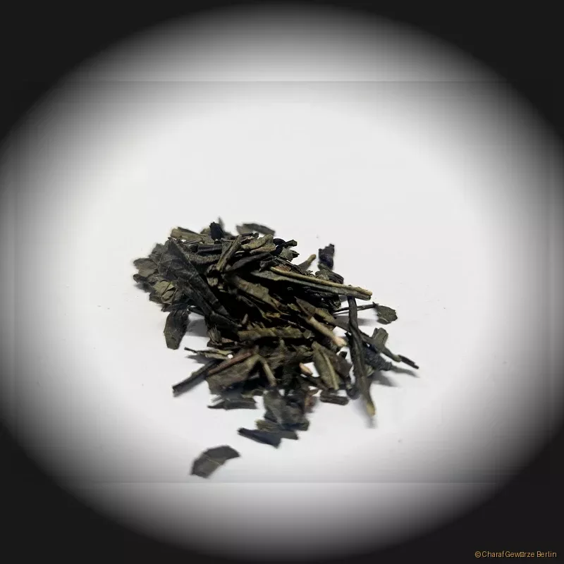 Preview: Aromatisierter Grüner Tee mit Vanille Aroma – loser Grüntee mit Vanillestücken und cremigem Vanillearoma für eine milde, sanft-süße Tasse Tee