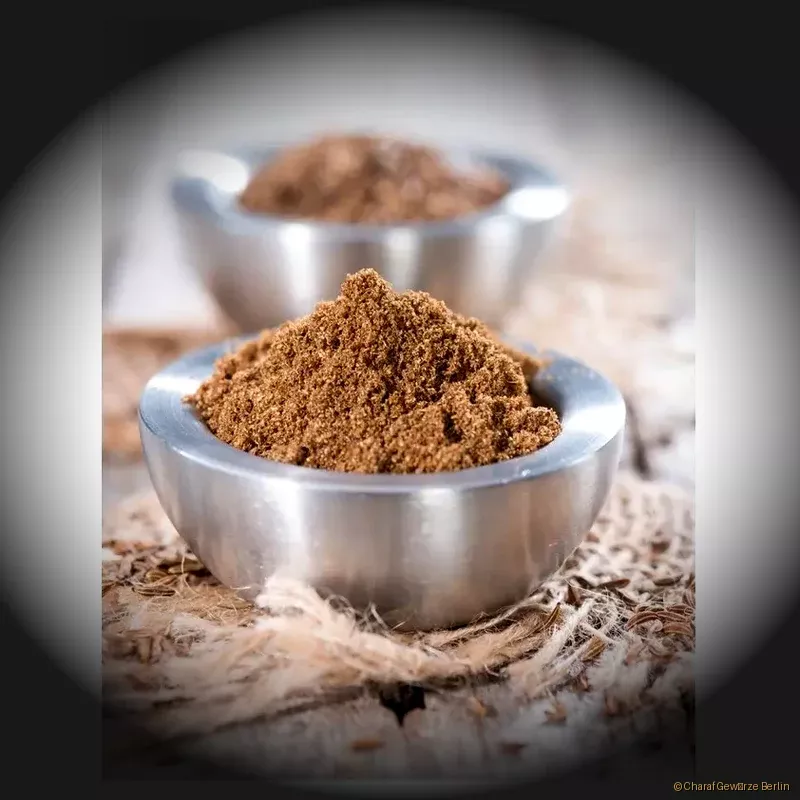 Preview: Kümmel ganz oder gemahlen – längliche Kümmelsamen und feines Pulver mit würzig-scharfem, anisartigem Aroma