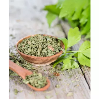 Majoran gerebelt – fein zerkleinerte, hellgrüne Majoranblätter mit warm-süßlichem Aroma