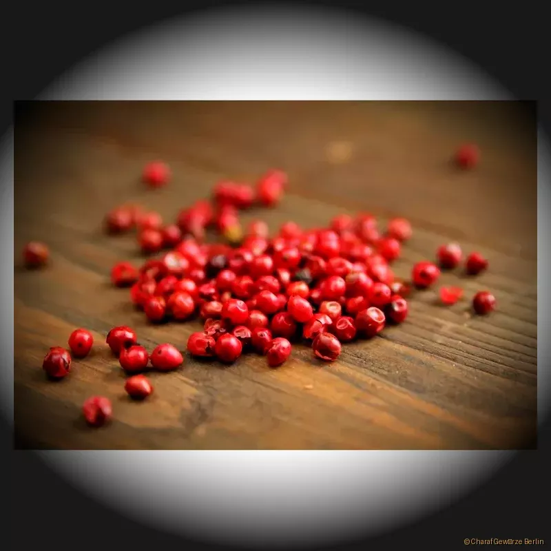 Preview: Pfeffer Rosa ganz – ganze rosa-rote Pfefferkörner (Beeren) mit fruchtig-süßem Aroma und eleganter Farbe