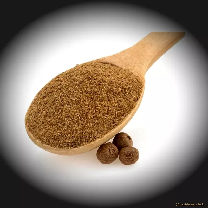Preview: Piment ganz oder gemahlen – ganze braune Pimentbeeren und feines Pulver mit warm-süßem, vielschichtigem Aroma