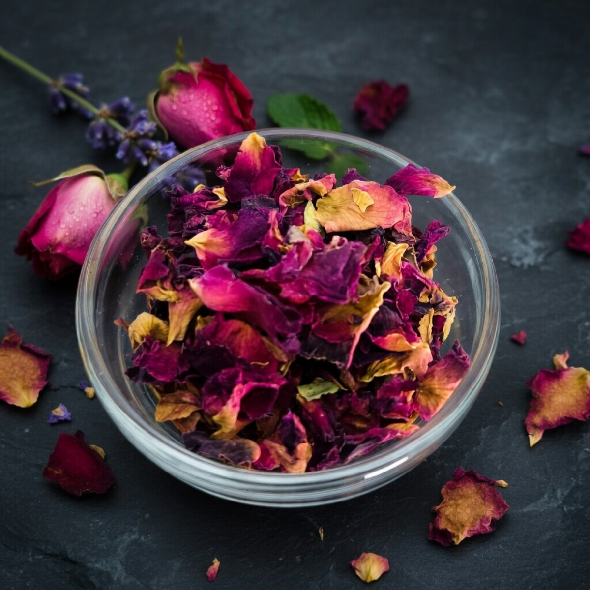 Preview: Rosenblüten 20 g – Charaf Gewürze Berlin