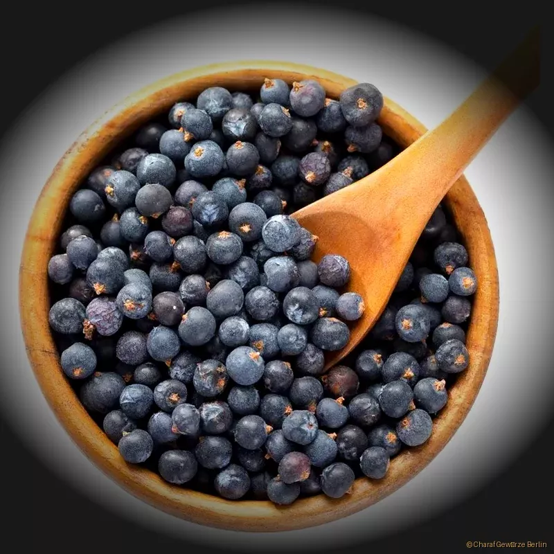 Preview: Wacholderbeeren ganz – dunkelviolette, getrocknete Wacholderbeeren mit intensiv harzigem Waldaroma