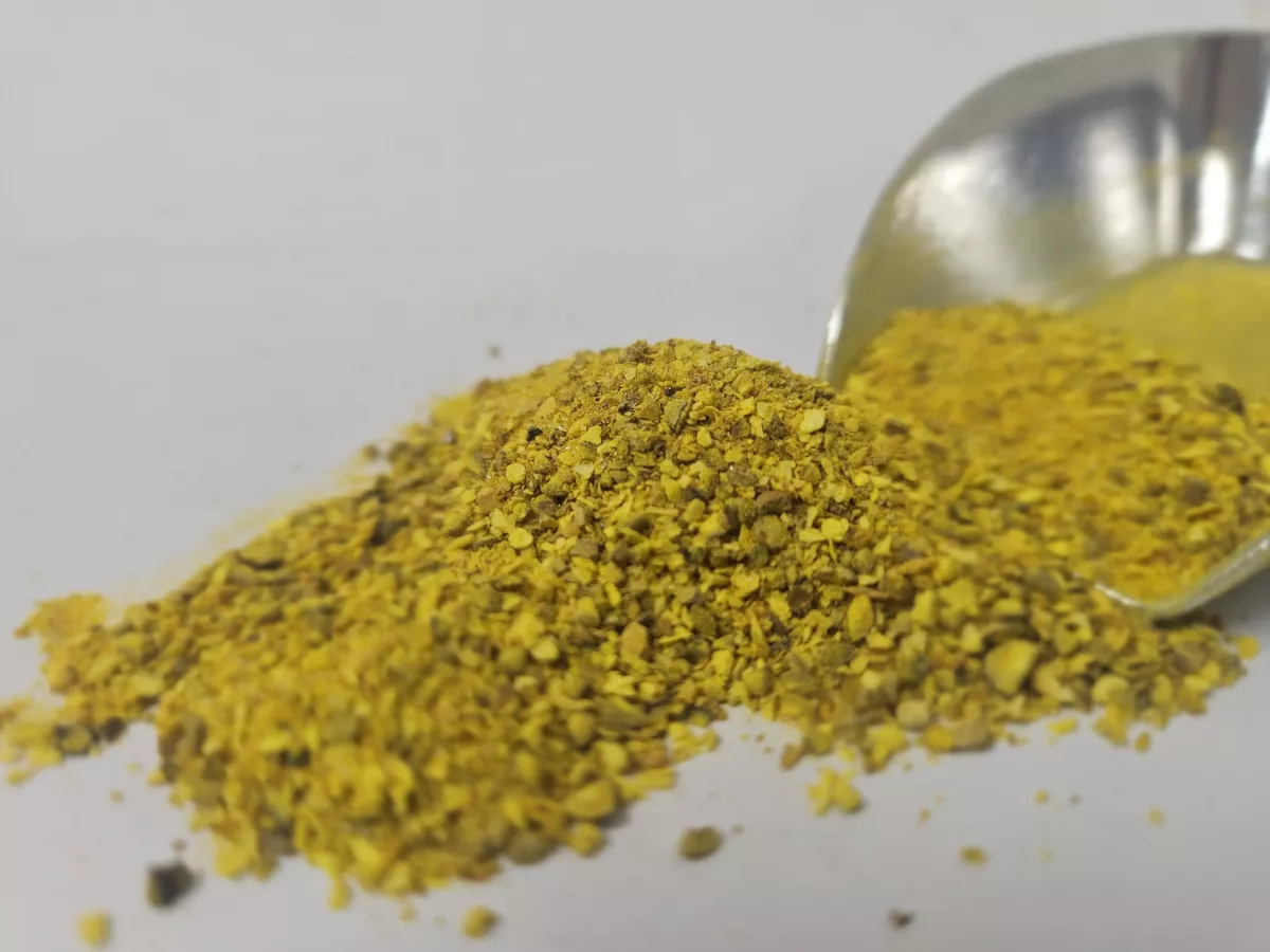 Orangenpfeffer – gelb-orange Gewürzmischung aus Pfefferkörnern, Orangenschalen & Curcuma mit fruchtig-scharfem Aroma