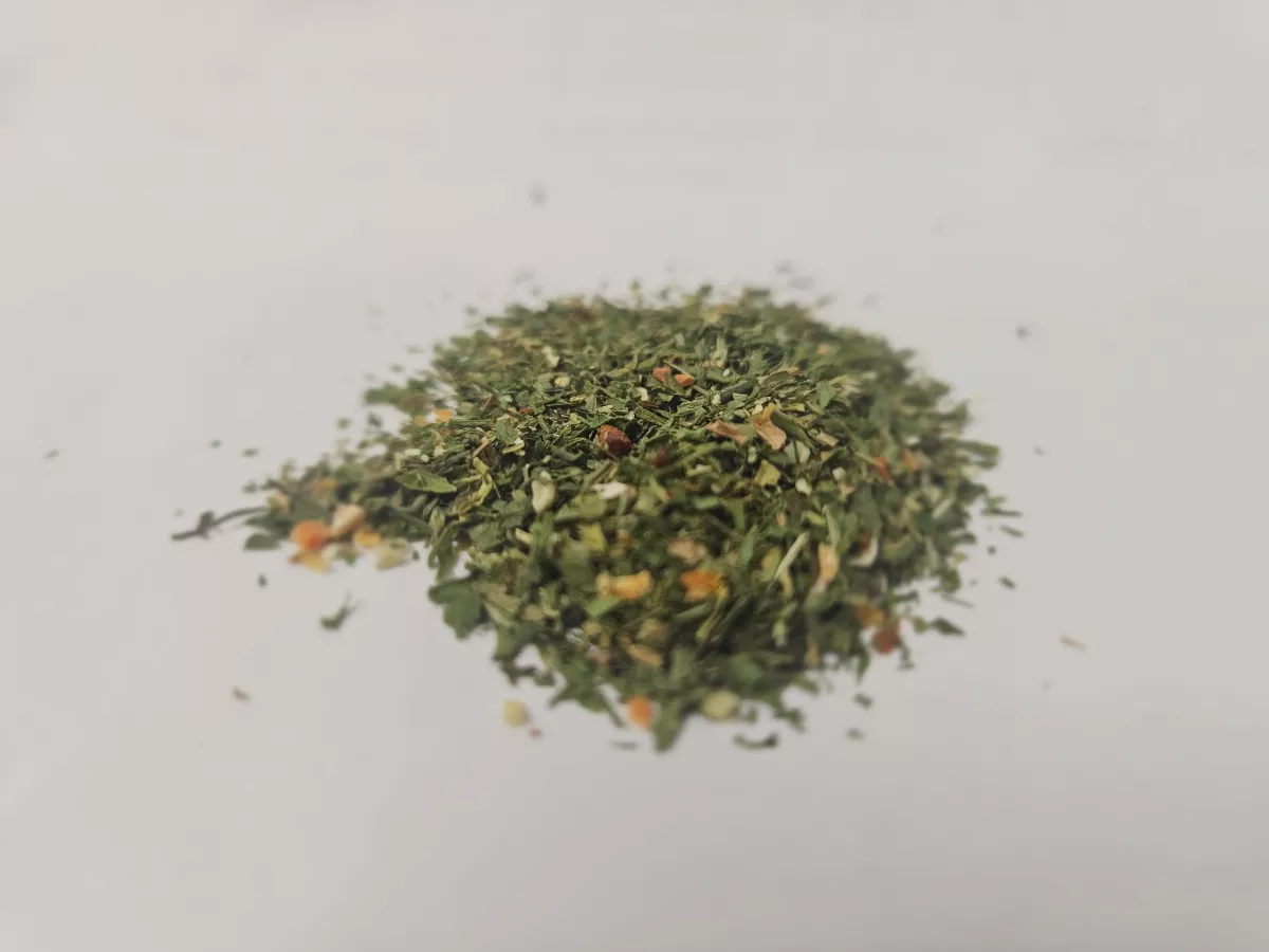 Salatkräuter – grüne Kräuter-Gemüse-Mischung aus Schnittlauch, Petersilie, Dill, Karotten, Zwiebeln & mehr für frische, aromatische Salate