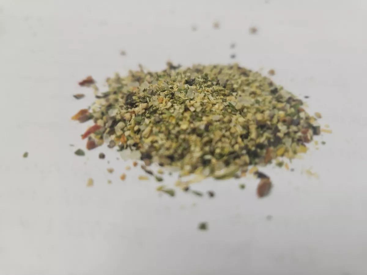 Tomatengewürzsalz – rote-grüne Gewürzsalz-Mischung mit Paprika, Petersilie, Zwiebeln & Knoblauch für fruchtig-würzige Tomatengerichte