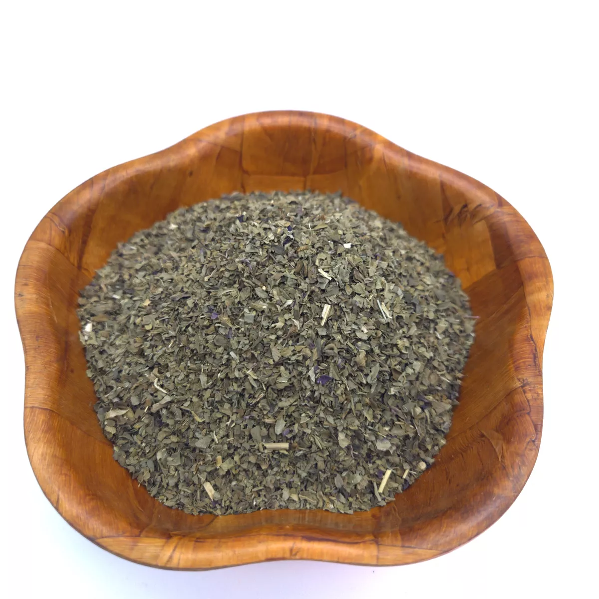 Basilikum gerebelt – gerebelte, grüne Basilikumblätter mit intensiv würzig-süßlichem Aroma und mediterraner Frische