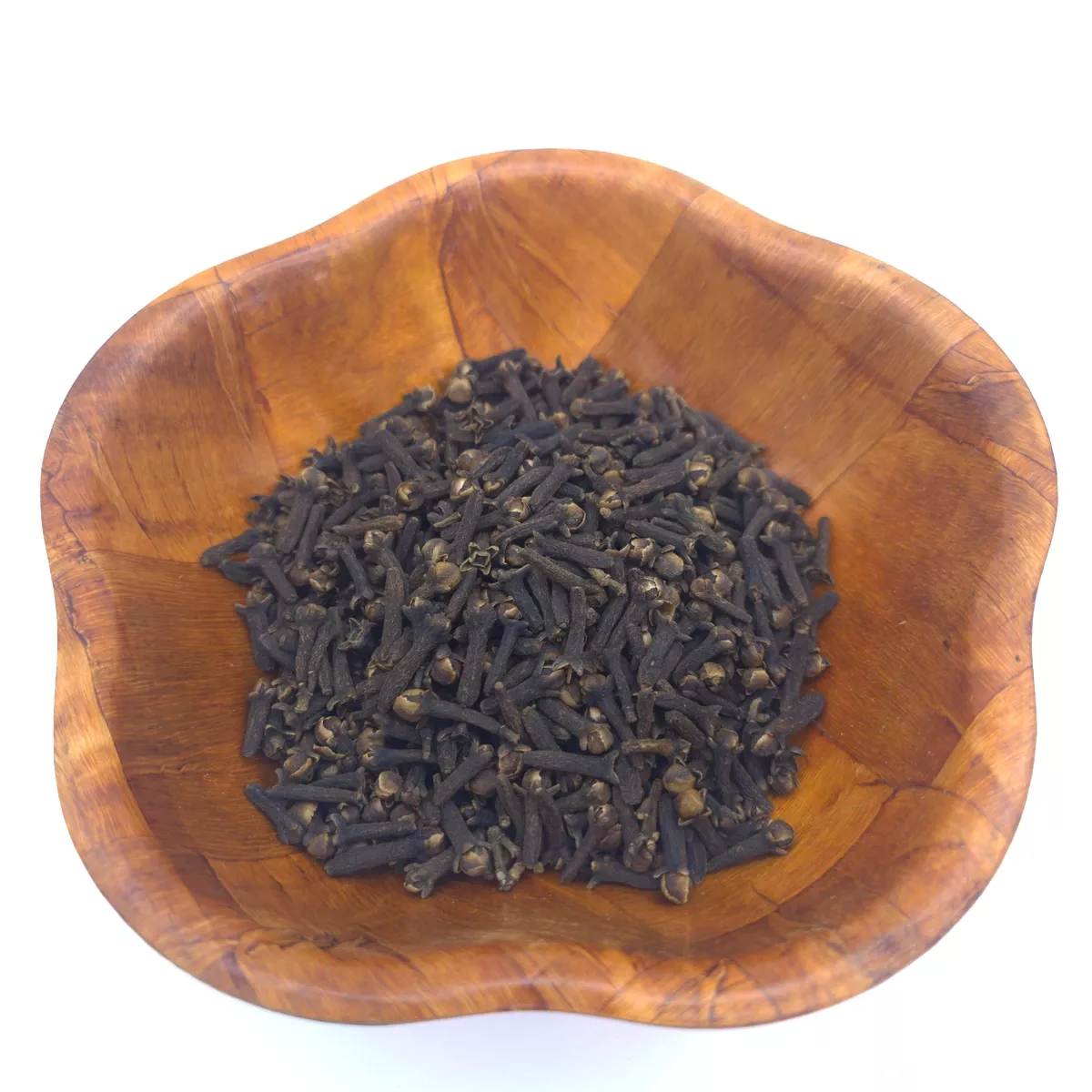 Nelken ganz oder gemahlen – ganze Nelkenknospen und feines Pulver mit intensiv würzig-süßem, scharfem Aroma