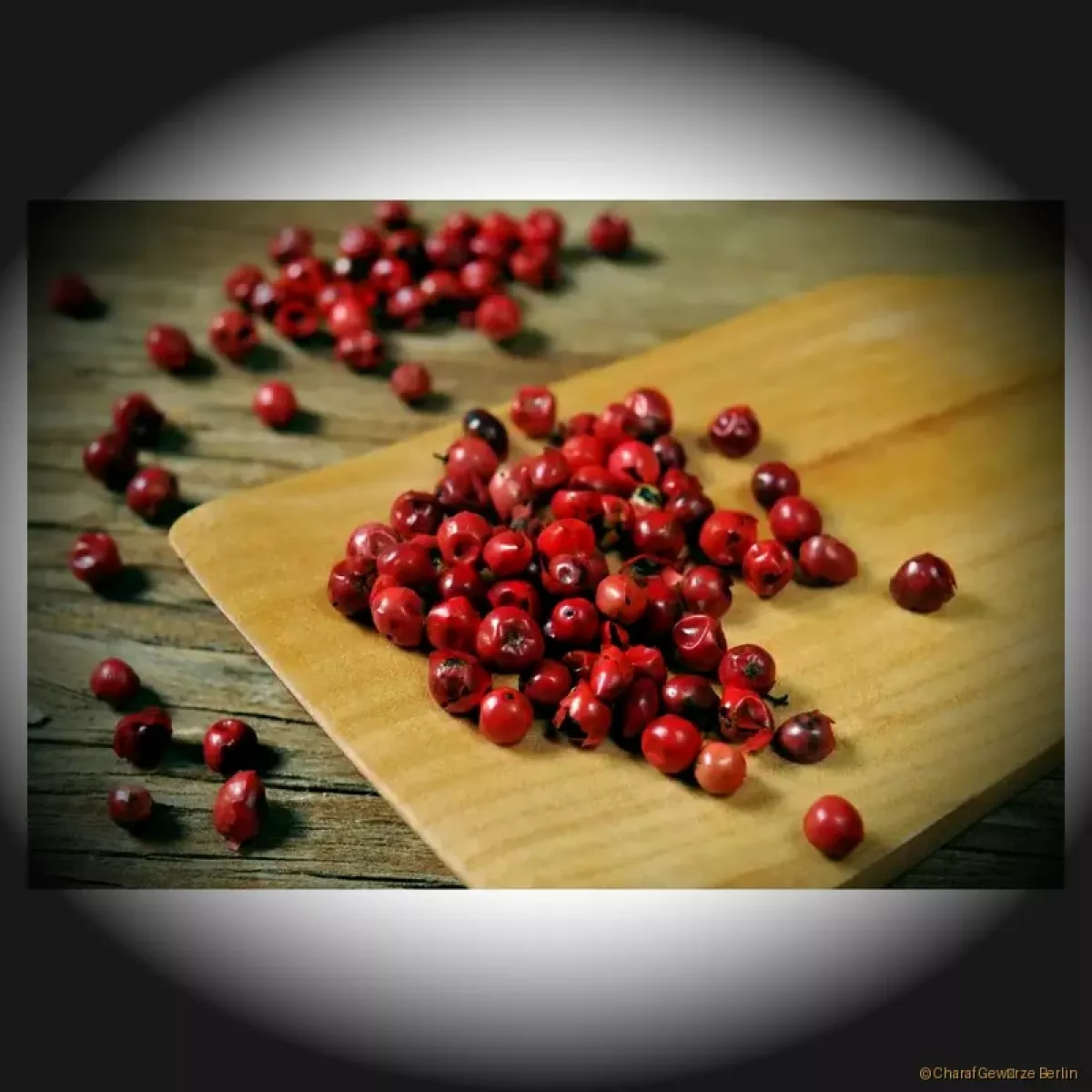 Pfeffer Rosa ganz – ganze rosa-rote Pfefferkörner (Beeren) mit fruchtig-süßem Aroma und eleganter Farbe