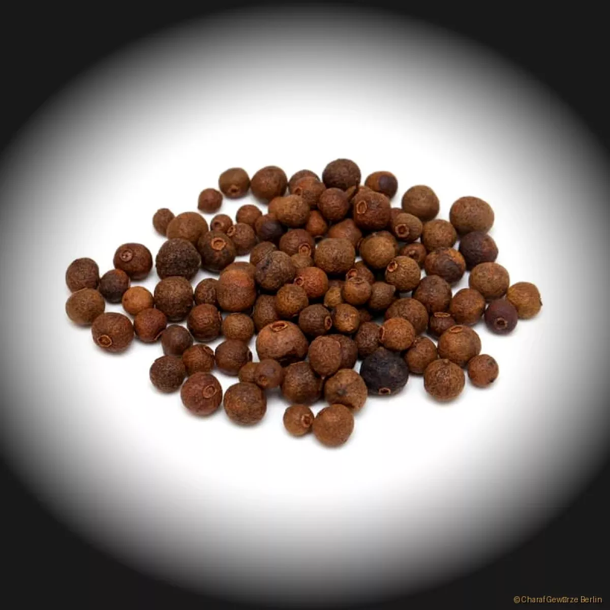 Piment ganz oder gemahlen – ganze braune Pimentbeeren und feines Pulver mit warm-süßem, vielschichtigem Aroma