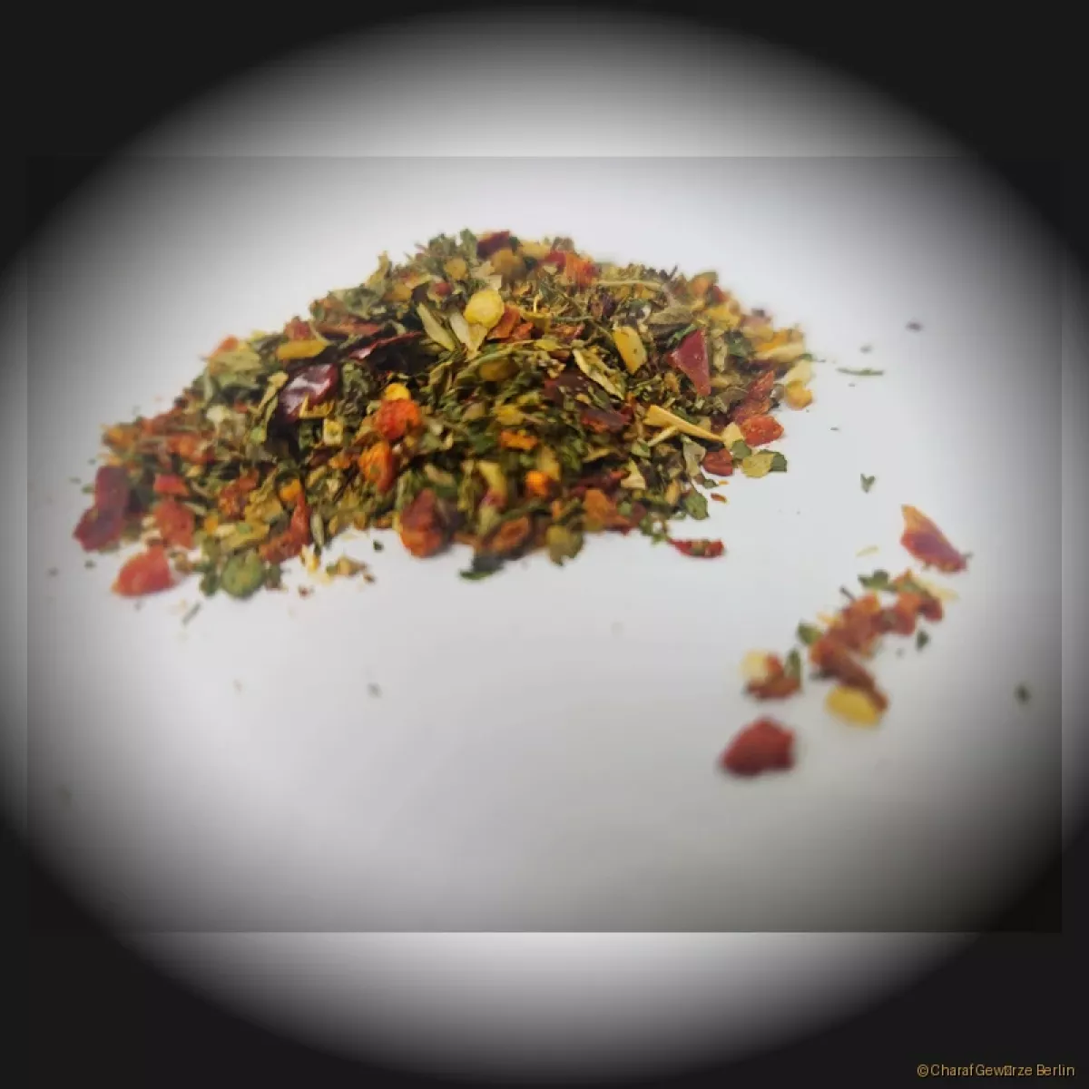 Schafskäsegewürz – rote-grüne Gewürzmischung mit Paprika, Knoblauch, Kräutern & Chillies für aromatischen Schafskäse vom Grill oder aus dem Ofen