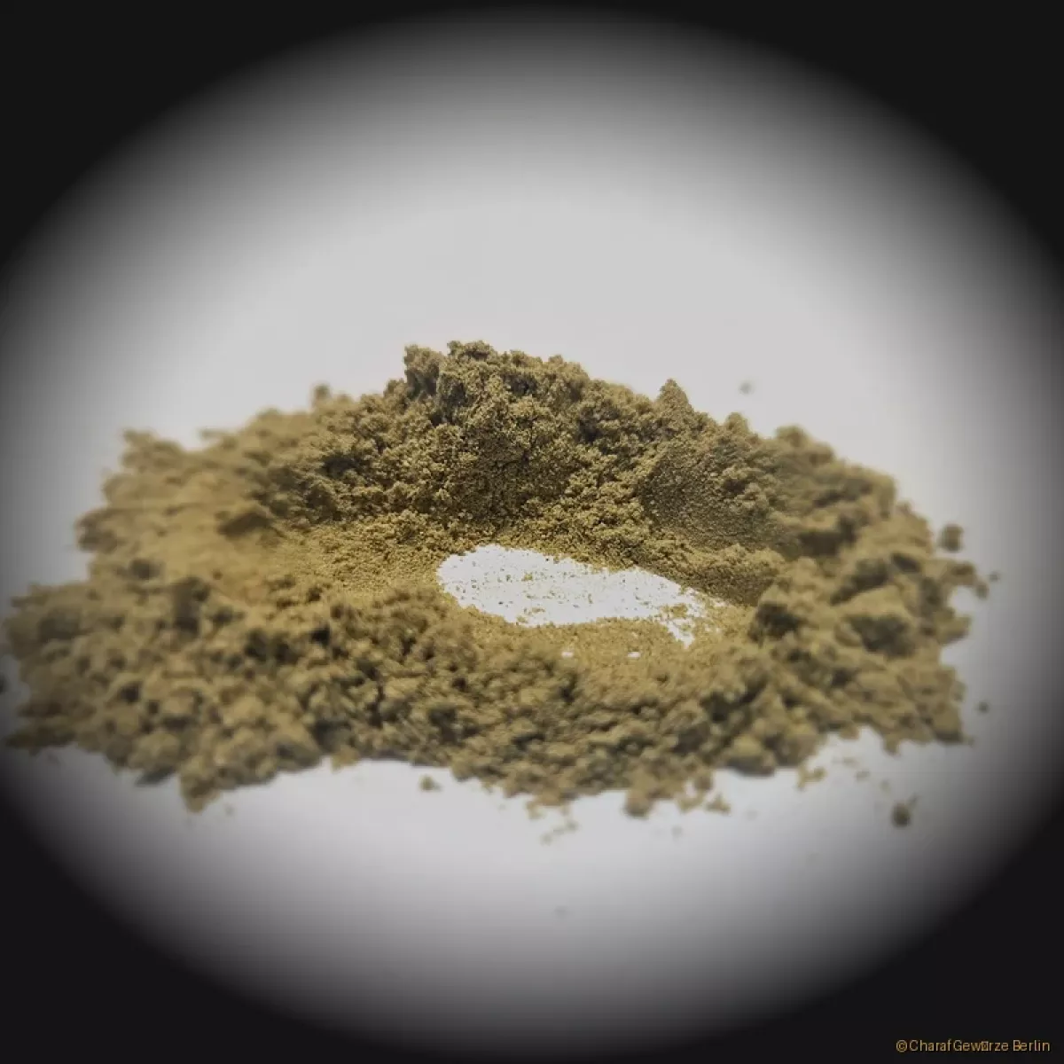 Tschubritza Gewürzzubereitung – grün-braune Kräutersalz-Mischung mit Bohnenkraut, Liebstöckel, Sellerie & Bockshornkleesamen für authentische bulgarische Gerichte