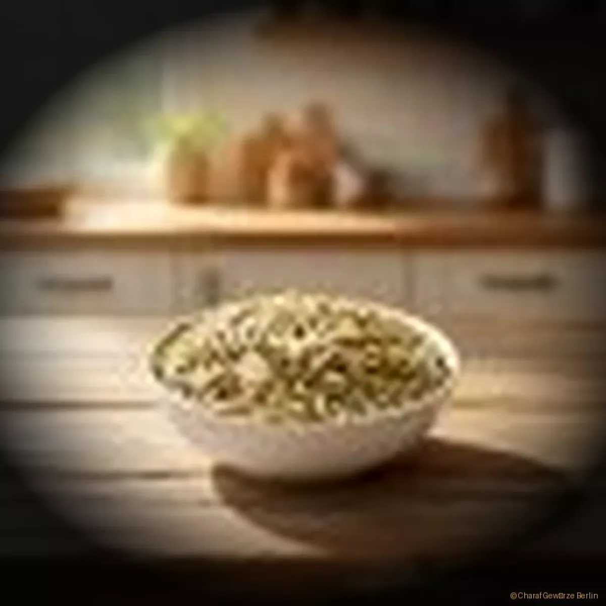 Zitronengras geschnitten – grob geschnittene, hellgelblich-grüne Zitronengrasstängel mit intensiv frisch-zitronigem Aroma